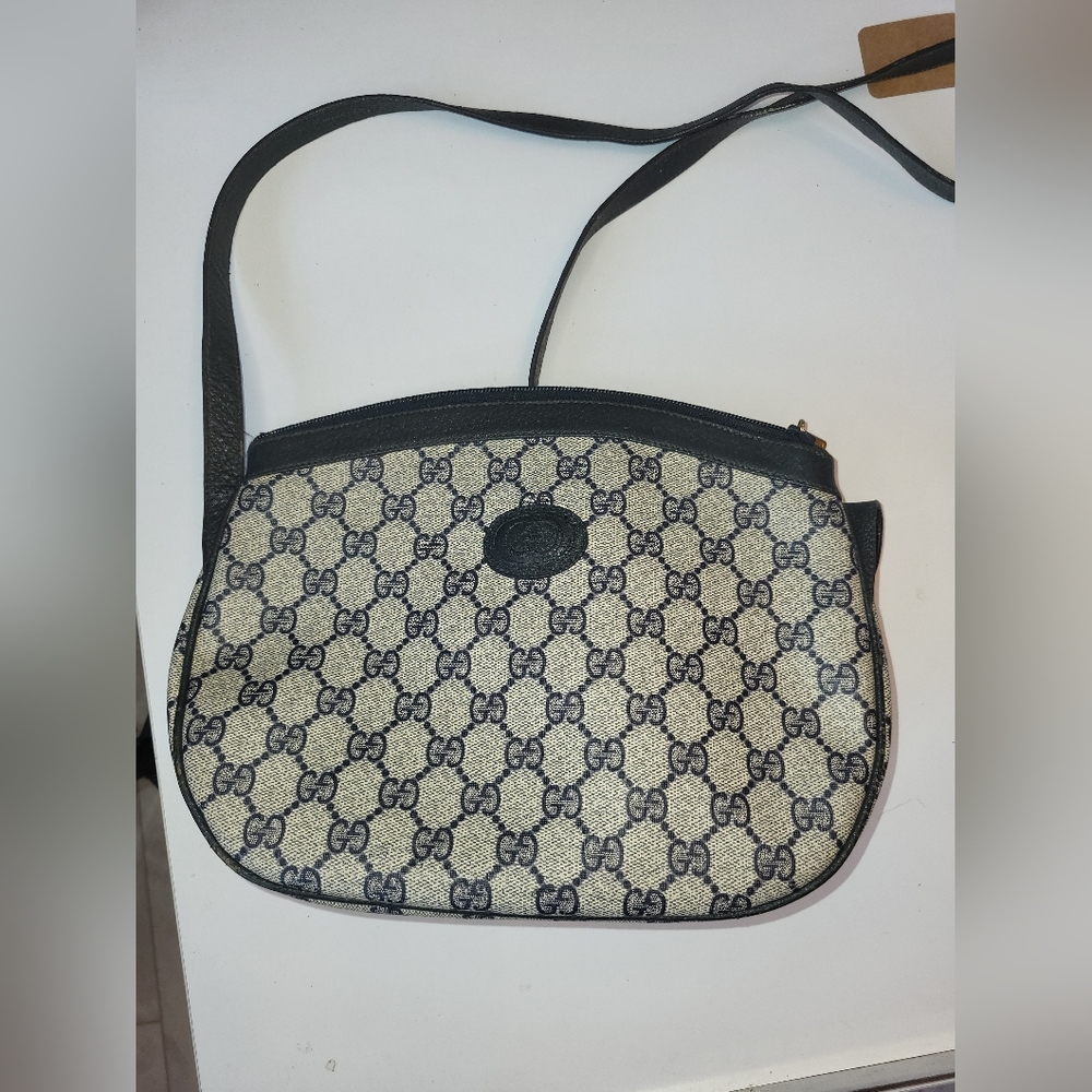 Authentic Gucci Crossbody - Picture 10 of 10